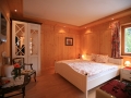 Eines unserer Zimmer/One of our rooms